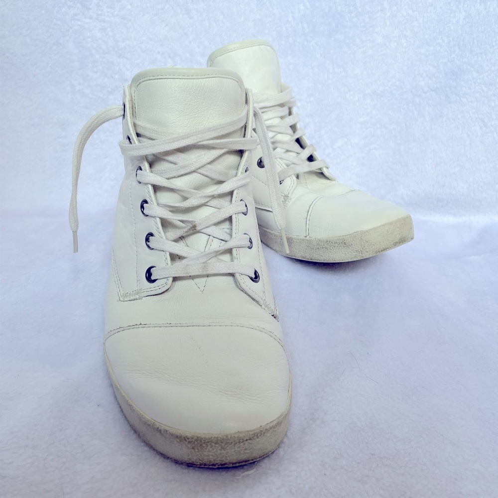 Toms White leather Hi top shoes size 10